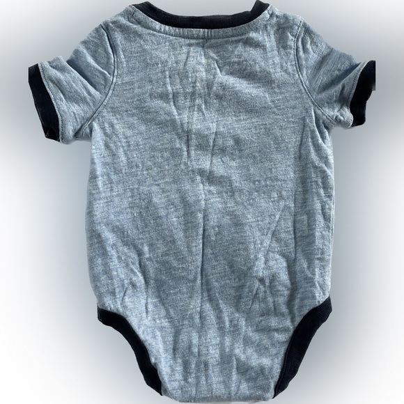 Baby Gap Boys Onesie 0-3 Months Light Blue w Dark Blue Pocket and Trim Buttons - Picture 2 of 3